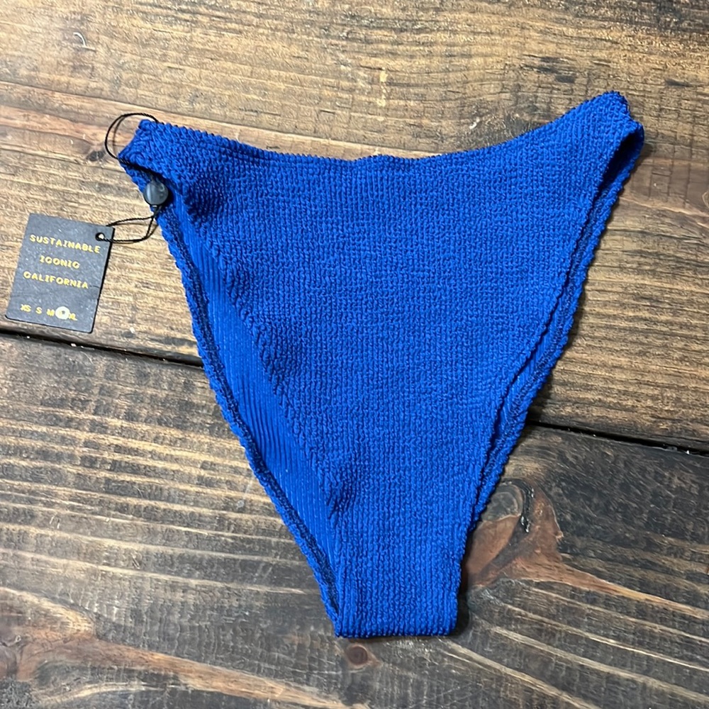 Skatie crinkle bikini bottoms / COLOR: Blue Raspberry